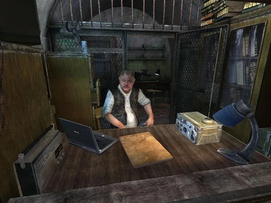 Sidorovich en su puesto de comercio dentro del juego.